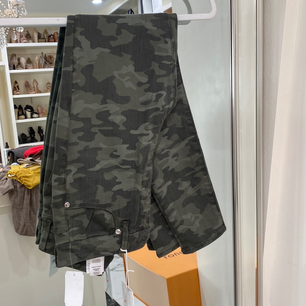New Good American skinny jeans camo 💚